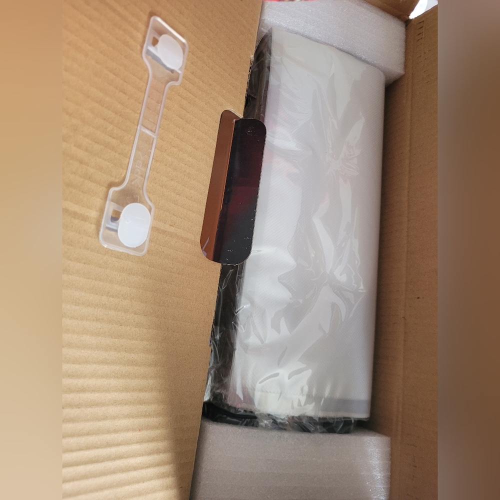 Black and Gold Vacuum Sealer Machine - Picture 4 of 10